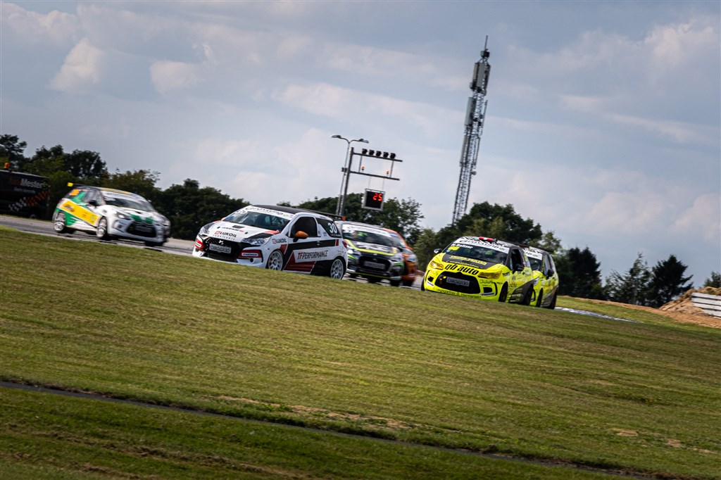 Knut Knudsen var under pres fra Jacob Sevel og CMD Motorsport, men holdt stand ved Grand Prix Danmark. I weekenden er der lovet vand over Jyllandsringen, og det kan umiddelbart ændre billedet lidt.
(Foto: Kim Gripping/Boxengasse)